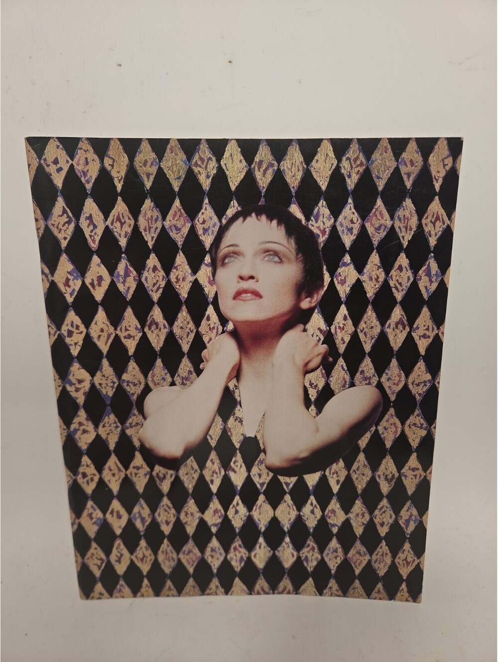 1993 MADONNA Girlie Show Tour Concert Program FN 6.0 w/ Mask Unpunched